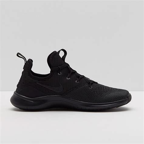 solid black nike women's shoes